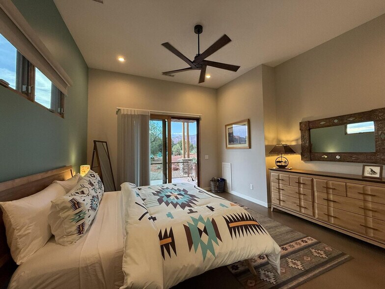 Building Photo - 105 Rojo Dr