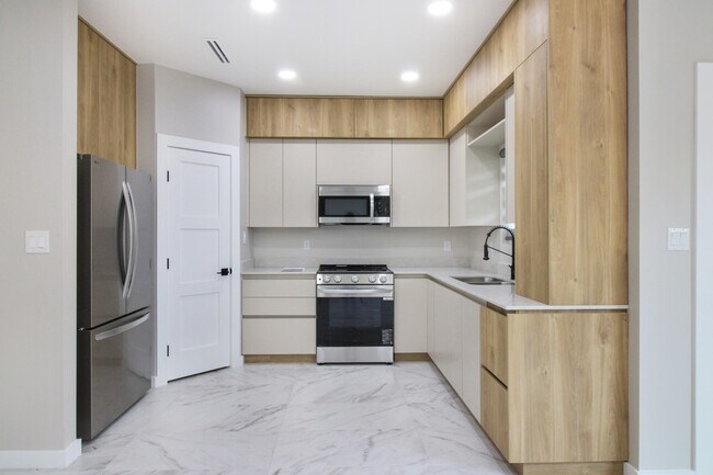 Building Photo - 2231 Corales St