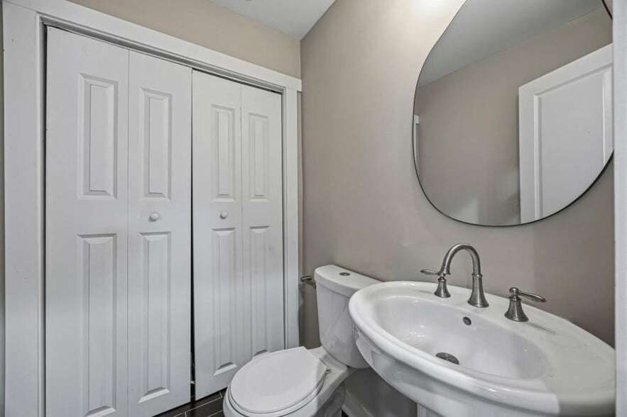 Building Photo - 2455 Lynn Iris Dr