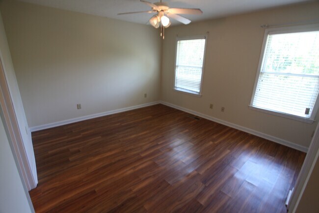 Building Photo - Cornerstone Condo Available Fall!