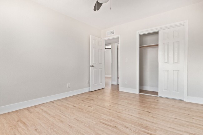 Building Photo - 1611 W 5th St