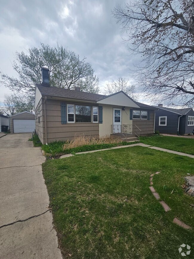 Building Photo - 4 BED | 2 BATH | SINGLE-FAMILY HOME | NORT...