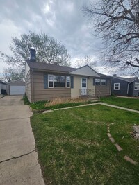 Building Photo - 4 BED | 2 BATH | SINGLE-FAMILY HOME | NORT...