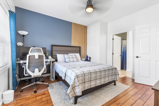 Building Photo - 401 Avalon Pl