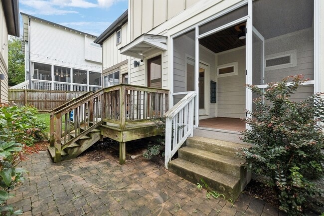 Building Photo - 1013A Caldwell Ave