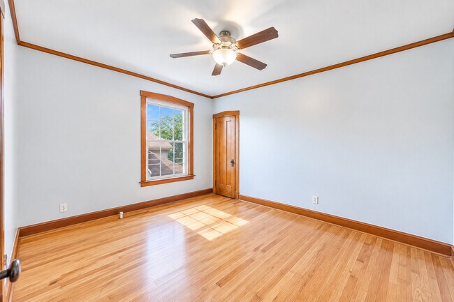 Building Photo - 2950 N Lavergne Ave