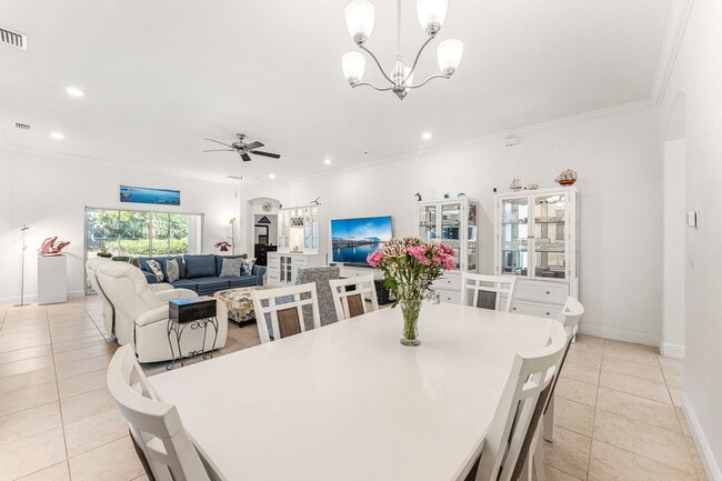 Building Photo - 6435 Montserrat Dr