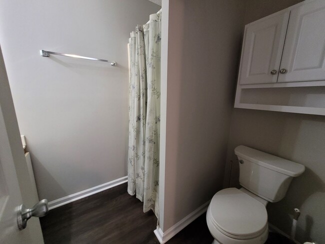 Building Photo - Furnished 3 BR, 3 BH Townhouse in Wilmington!
