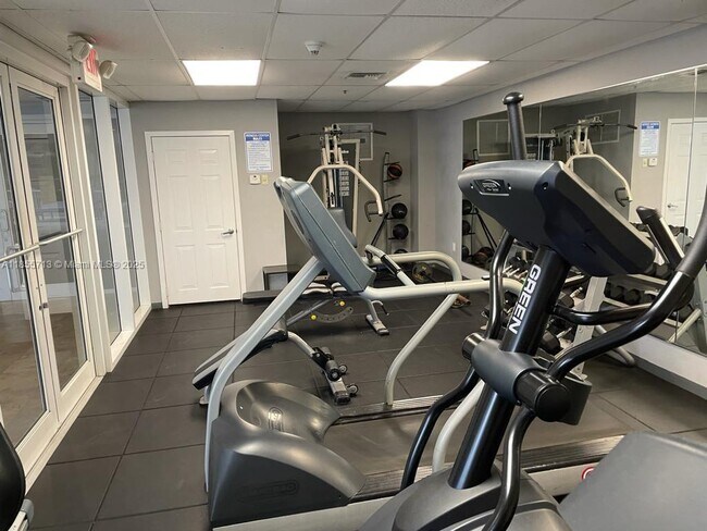 Building Photo - 170 SE 14th St