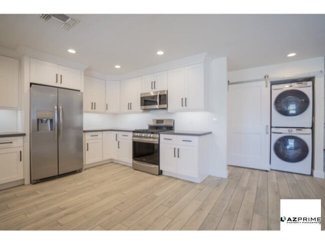 Building Photo - Modern 4/2 Scottsdale Home - Pool &amp; Putting Green!