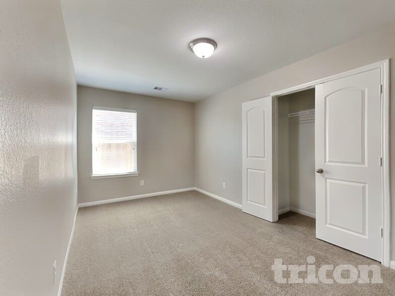 Building Photo - 2322 Oyster Bay Ave