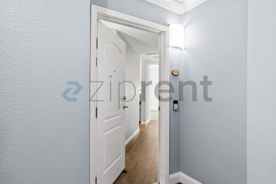 Building Photo - Unit 164