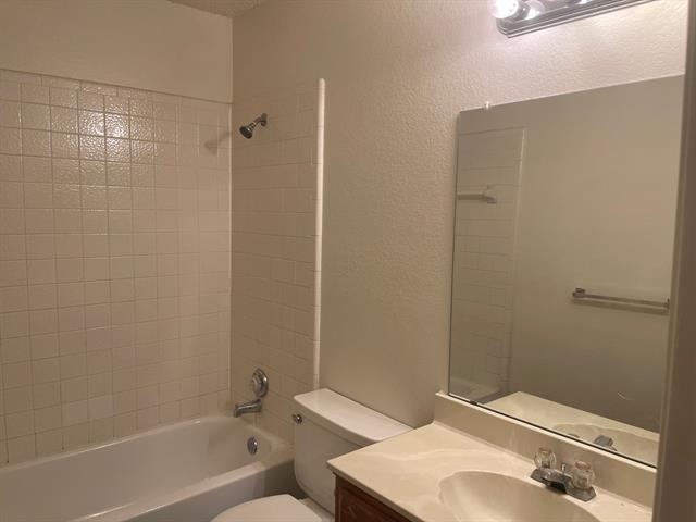 Building Photo - 5202 Sherburne Dr