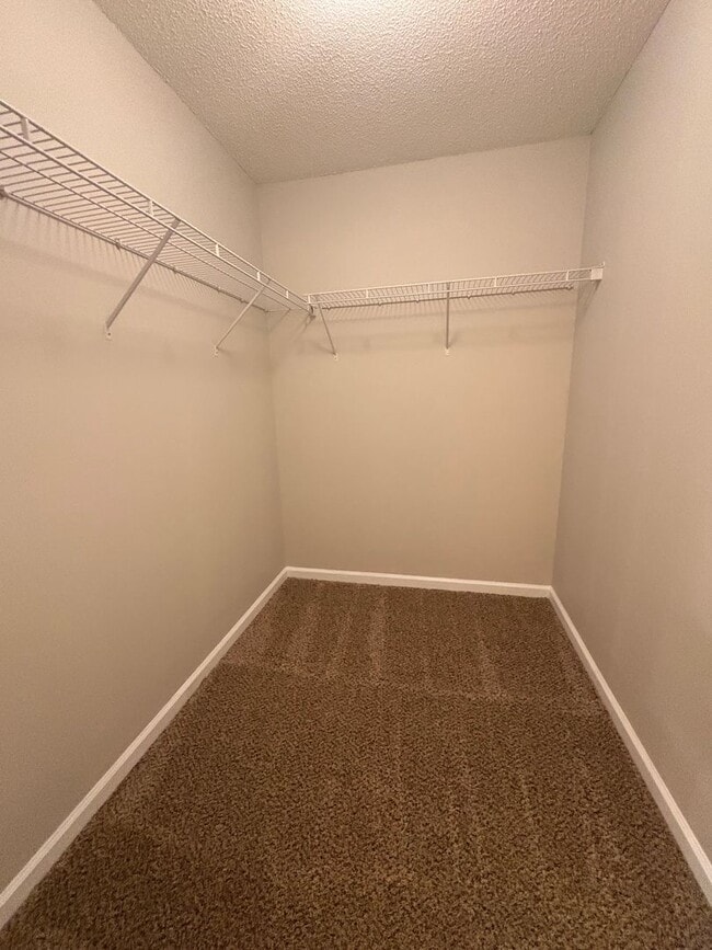 Building Photo - Dunwoody Townhomes!  NEW CARPET!!  PAINT!  NEW WASHER/DRYER