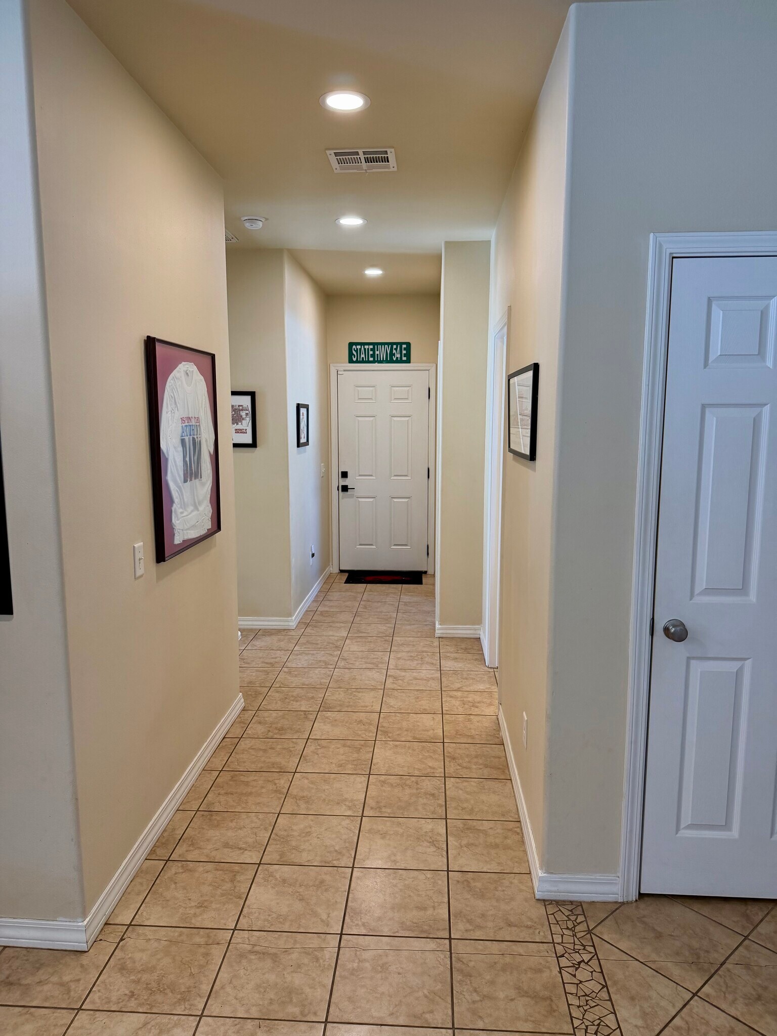 Building Photo - 1244 N Lewis Ave