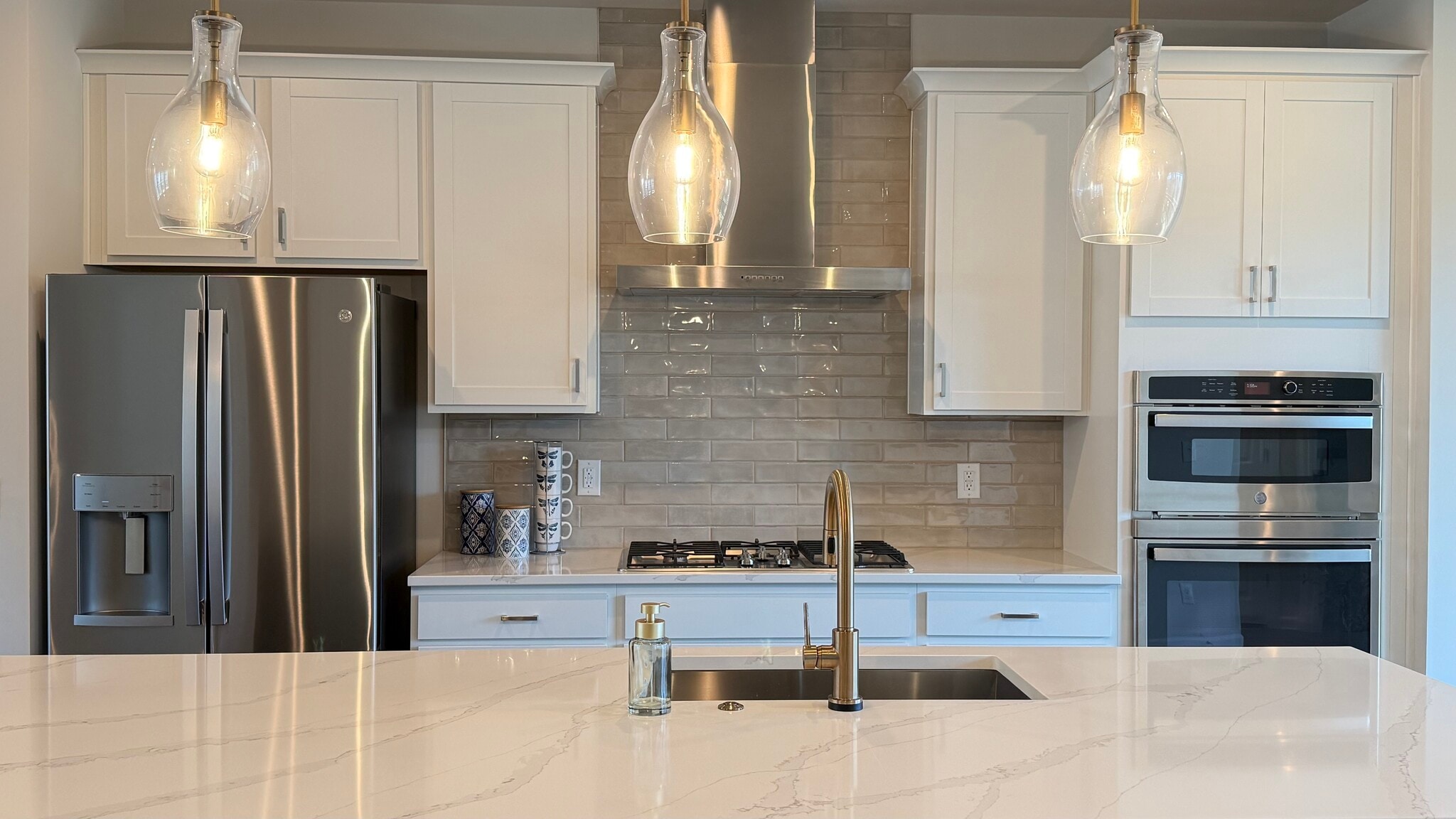 Top-of-the-line stainless appliances and custom cabinetry. - 4720 Cypress Tree Ln