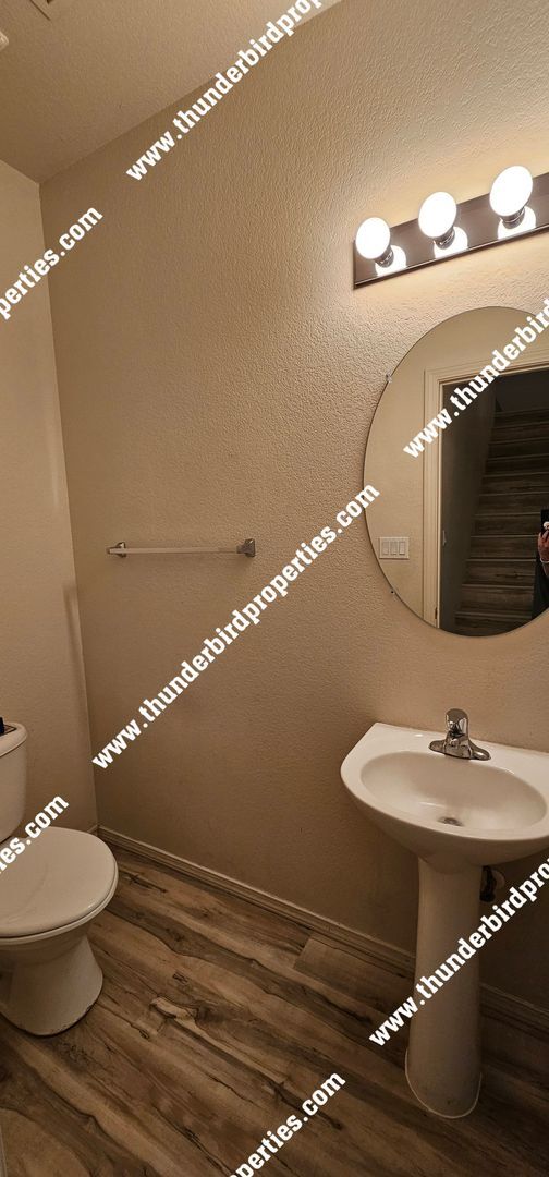 Building Photo - Gated Community 2 Bedroom, 2.5 Bathroom, 2 Car Garage, Upstairs Loft & Backyard. Available NOW!