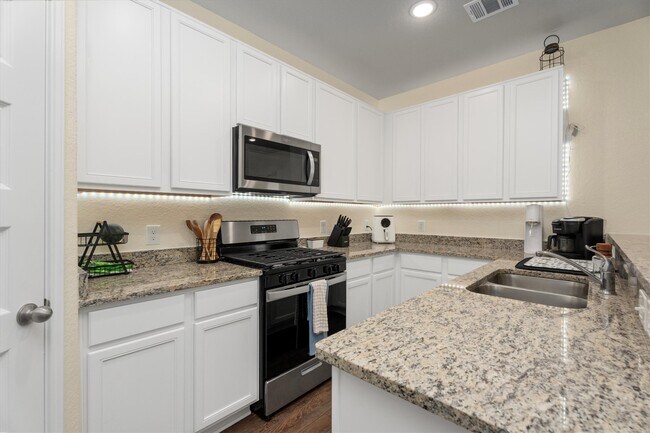 Building Photo - 2408 Bray Head Dr
