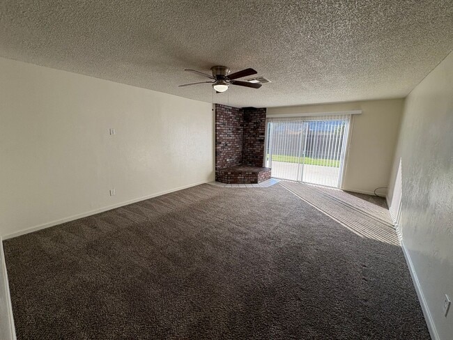 Building Photo - Spacious Home Available Now!