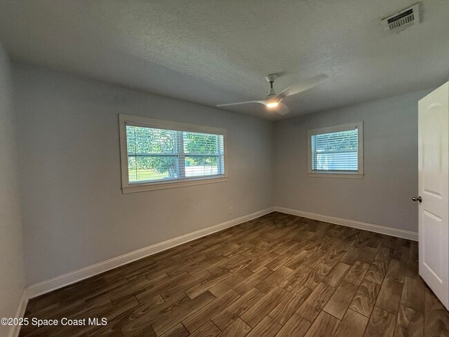 Building Photo - 337 Mc Leod Dr