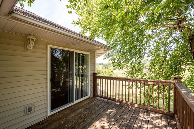 Building Photo - 7 Redtail Ct