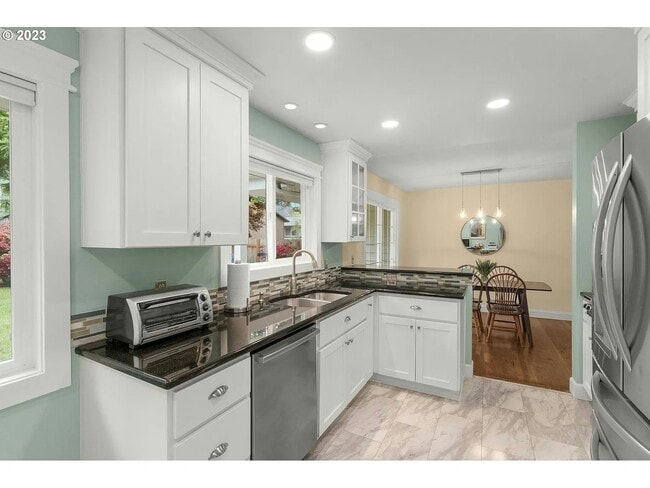 Building Photo - 8550 SW 10th Ave