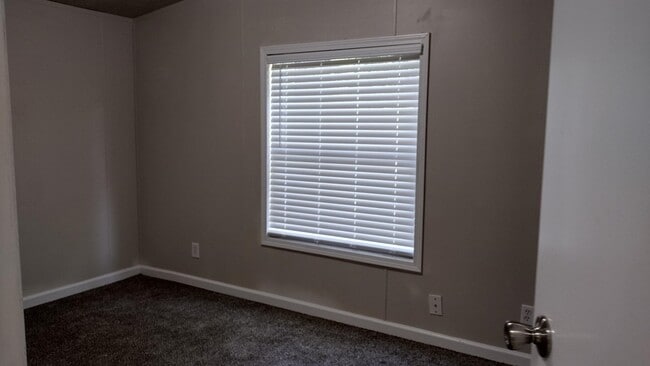 Building Photo - 814 Mercedes Benz Ct