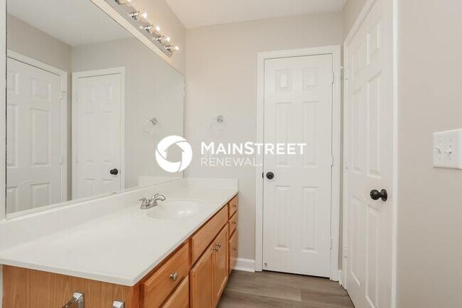 Building Photo - 3 Bedroom Pet-Friendly Home in HERMITAGE, TN with Main Street Renewal