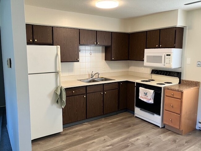 Building Photo - RANCH STYLE 3 BEDROOM DUPLEX FOR LEASE