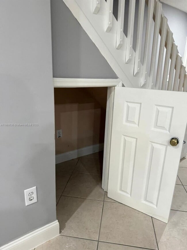 Building Photo - 305 NW 109th Ave