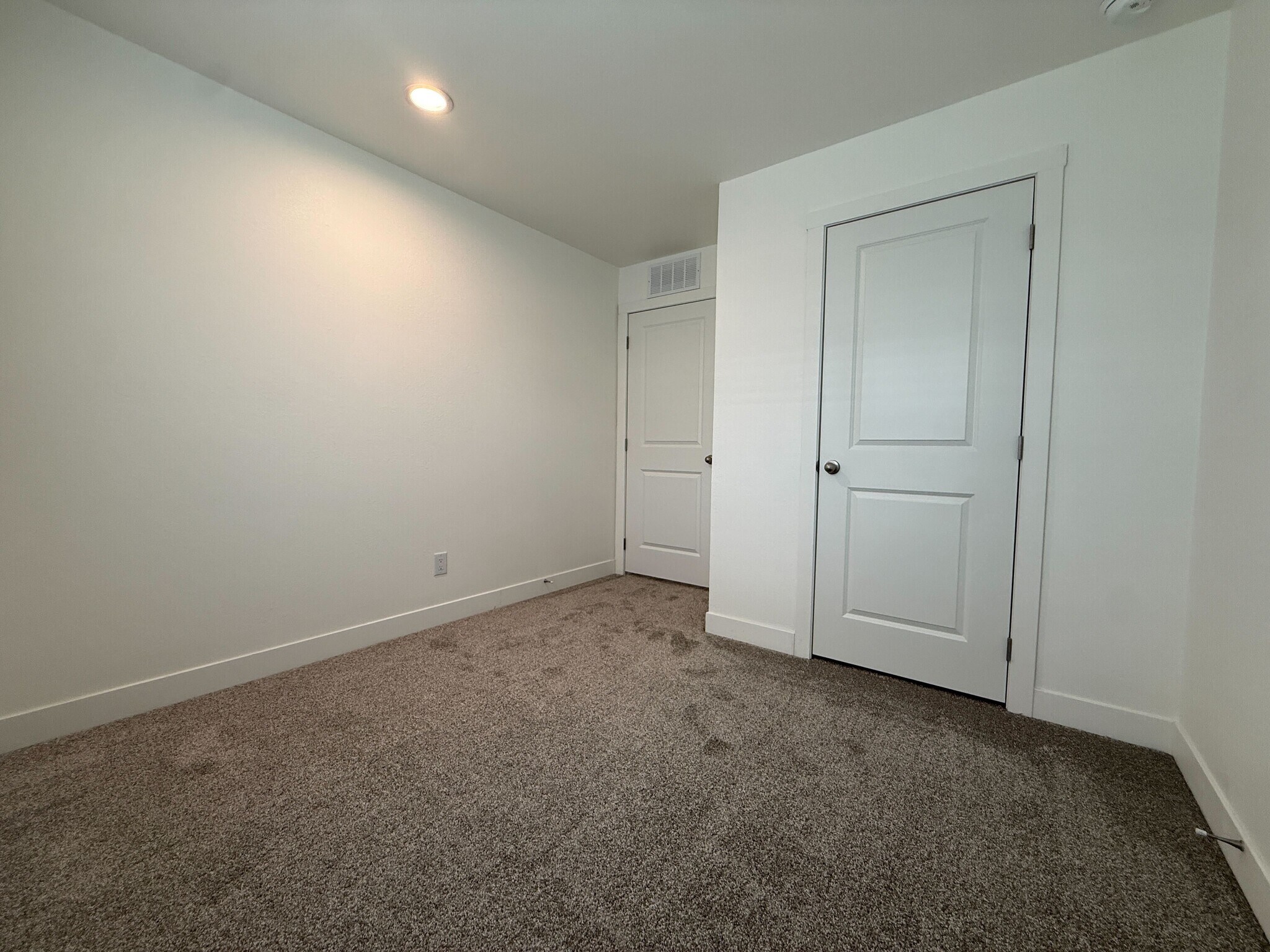 Building Photo - 3601 E Wyoming Ave