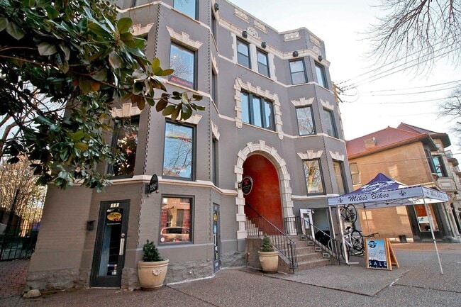 Building Photo - Landesman