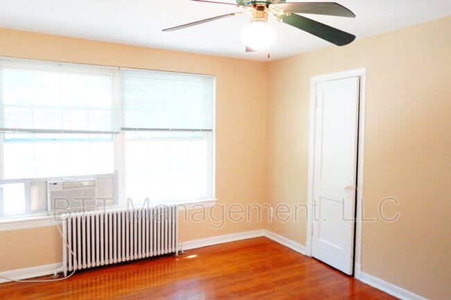 Building Photo - 8400 Greenwood Ave