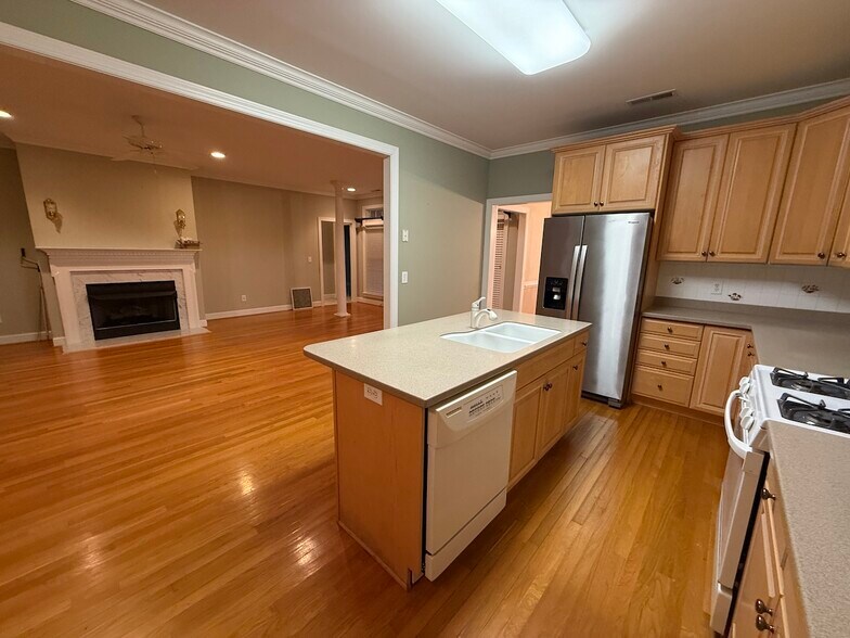 Building Photo - 2208 Anchoridge Ave