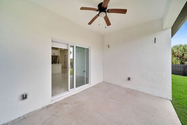 Building Photo - 125 Pennfield St