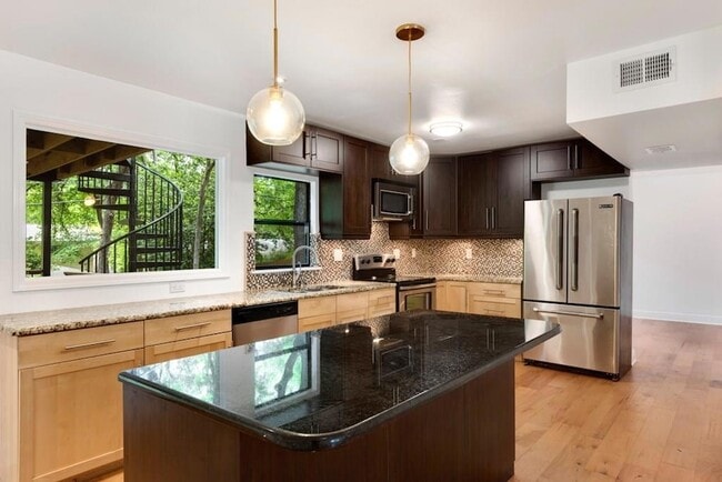Building Photo - 1708 Fawn Dr