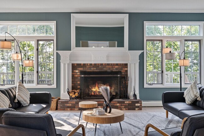 Building Photo - 321 Museum Village Rd