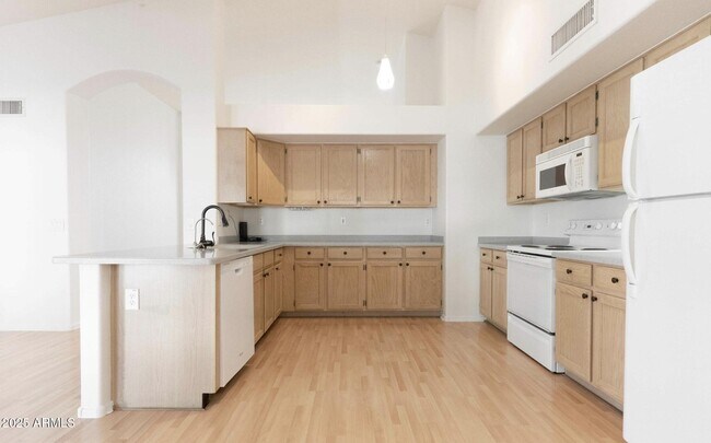 Building Photo - 12550 W Palm Ln