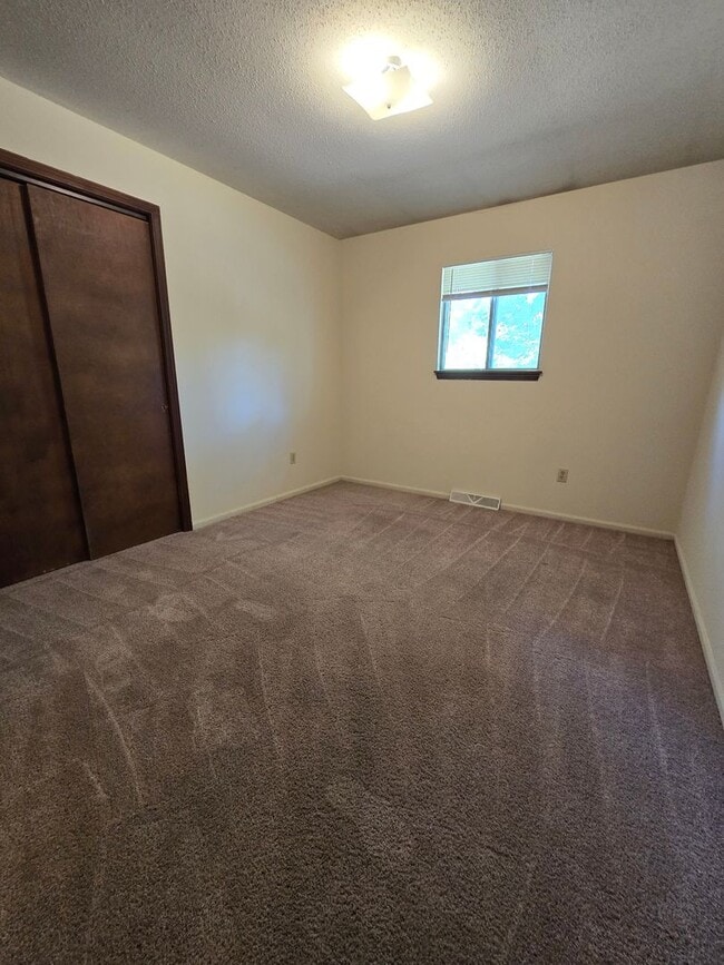 Building Photo - 2805-2807 Fairhaven Dr.