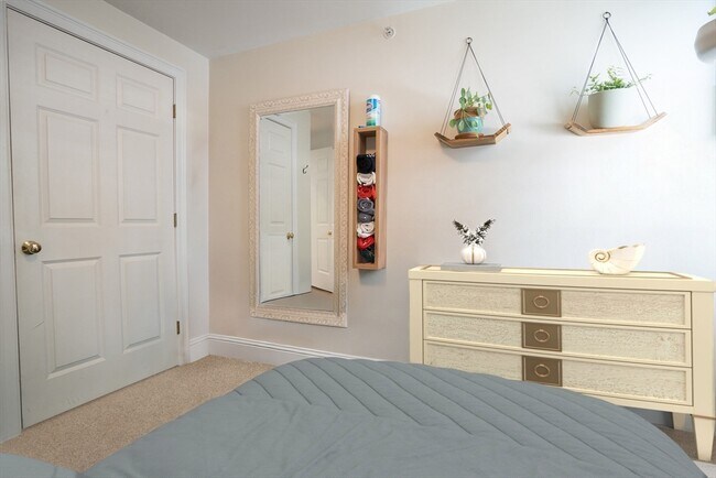 Building Photo - 352 W 3rd St