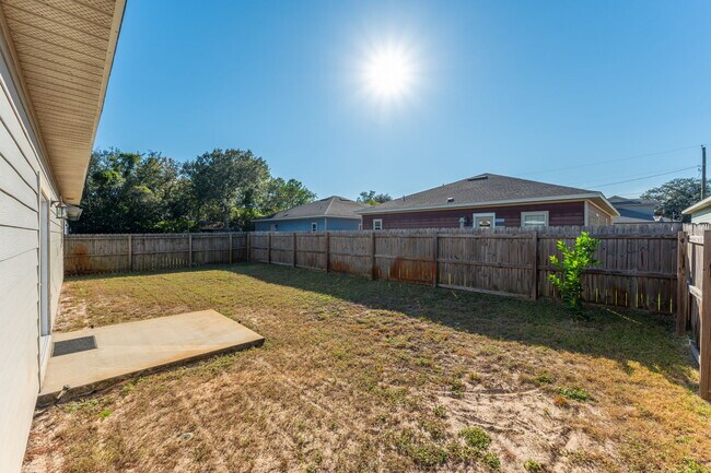 Building Photo - 2137 Janet St