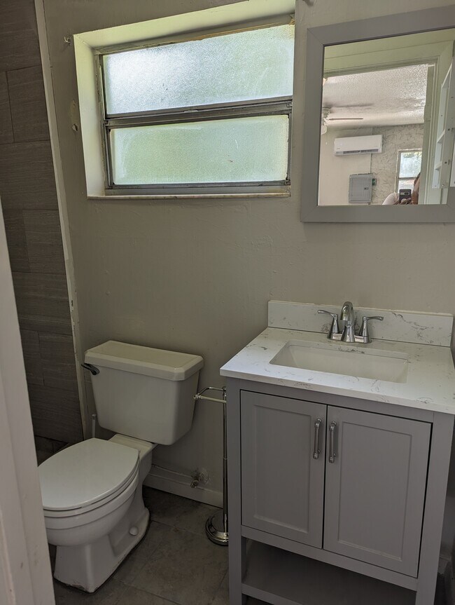 bath - 14815 N 20th St