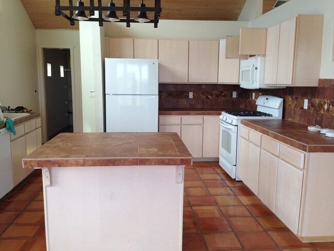 Building Photo - 7 Metate Dr