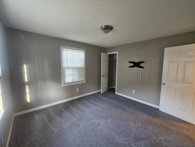 Building Photo - 1211 Camp St