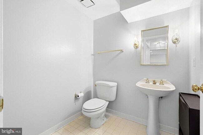 Building Photo - 3968 Clares Ct