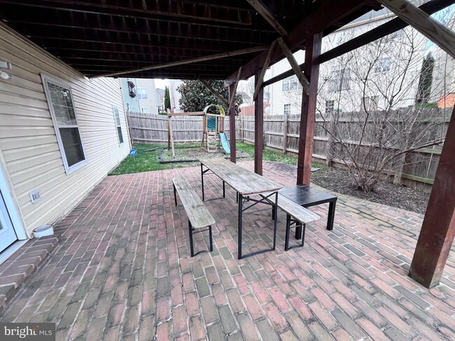 Building Photo - 2847 Linden Knoll Ct