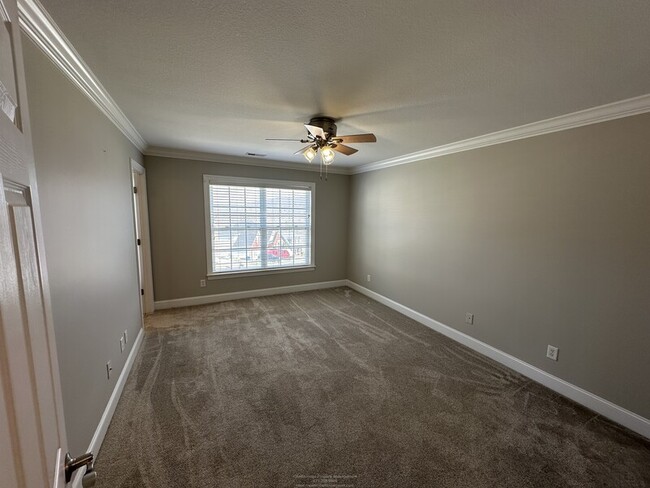 Building Photo - 5511 Ginkgo Rd