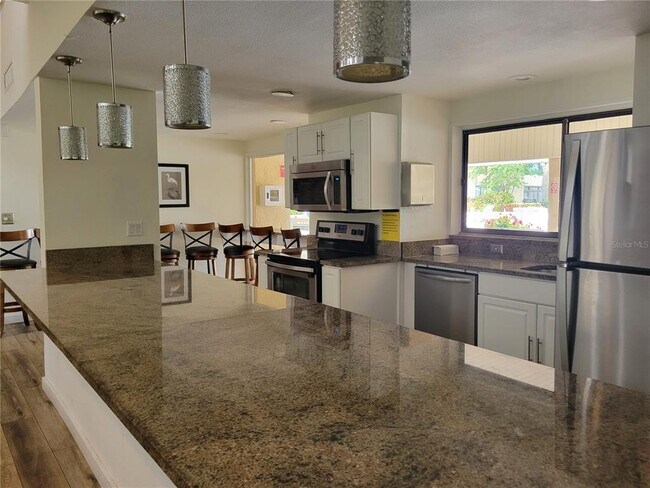 Building Photo - 2615 Cove Cay Dr