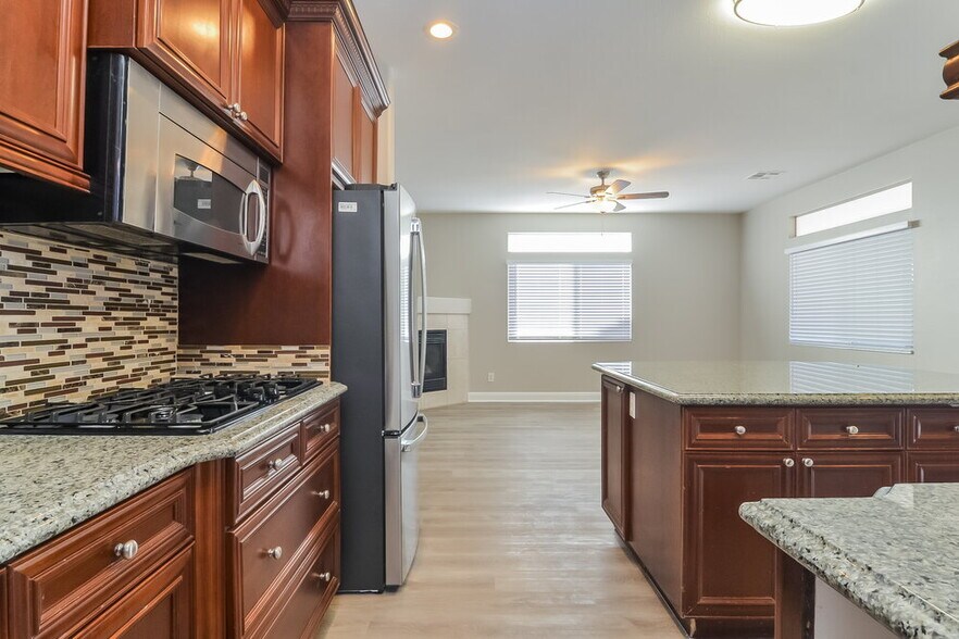 Building Photo - 740 Cam La Paz