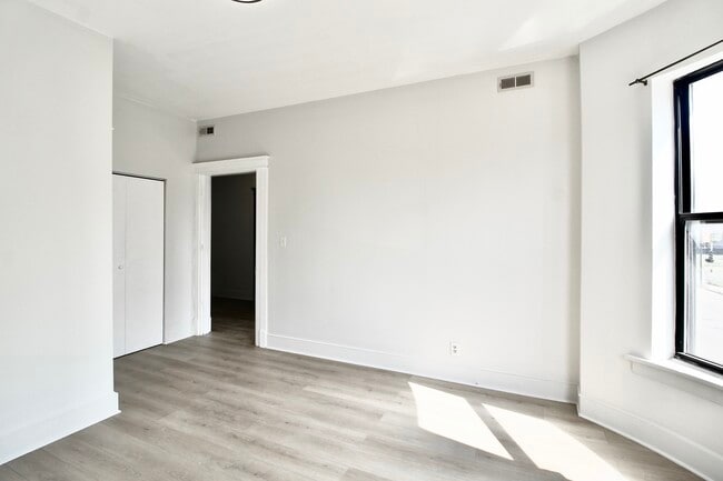 Building Photo - 3720 S Indiana Ave